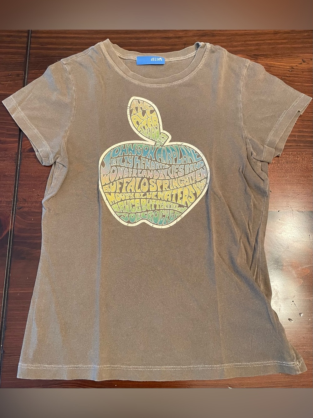 Vintage dELiA*s ‘Big Apple Road Tour’ T-Shirt - MEDIUM (Faded Brown/Taupe)
